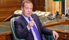 Медведев оценил возможность переговоров с «безумными властями Украины»