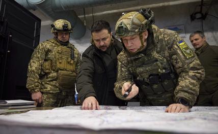 На фото: президент Украины Владимир Зеленский и командующий Сухопутными войсками Украины Александр Сырский. Архивное фото