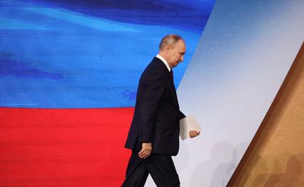 На фото: президент РФ Владимир Путин во время вручения Всероссийской муниципальной премии "Служение"