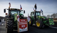 «Тракторы все ближе»: Стало известно, что протестующие фермеры приближаются к Парижу