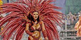 Карнавал в Рио, как всегда, сногсшибателен: Знойные ритмы самбы и едва прикрытые тела