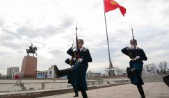 По украинскому сценарию: Киргизия ополчилась на русский язык