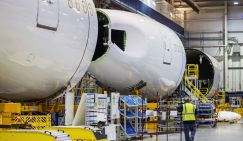 Титановый крючок для Boeing 787 Dreamliner: Самолет не взлетит, если не получит детали из России