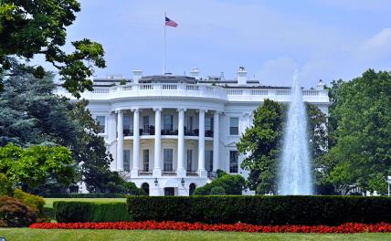 На фото: здание Белого дома в Вашингтоне, США.