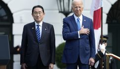 «Саммит века-2». Байден грозится обойти Трампа и договориться с Ким Чен Ыном