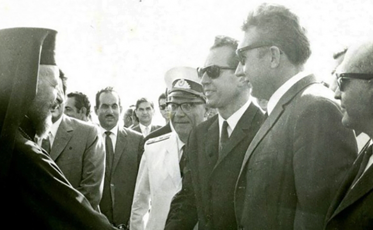На фото: встреча президента Макариоса на Никосийском аэродроме после возвращения из Москвы. Четвёртый справа В. Бочкарёв.