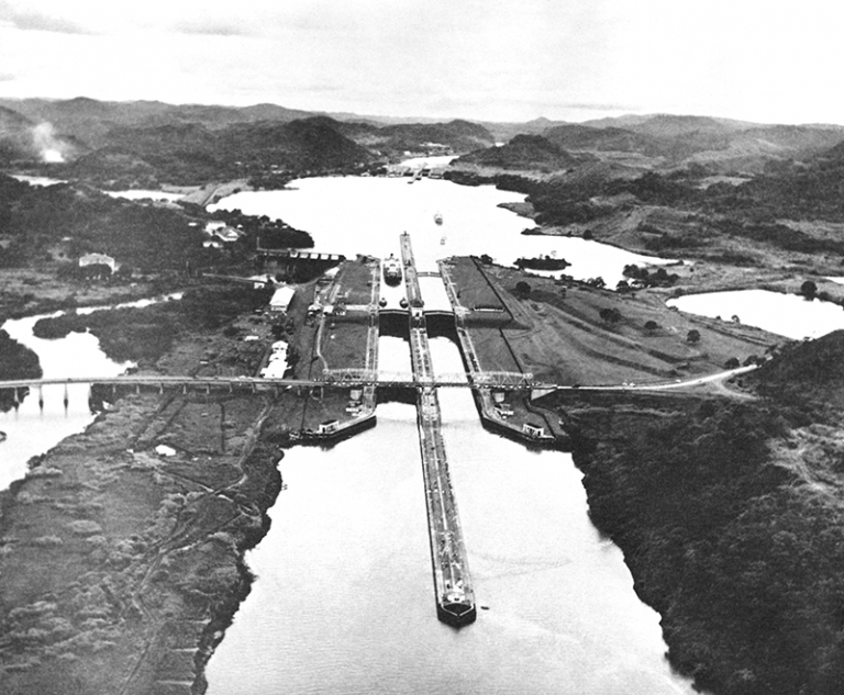 На фото: вид на Панамский канал, 1963 год.