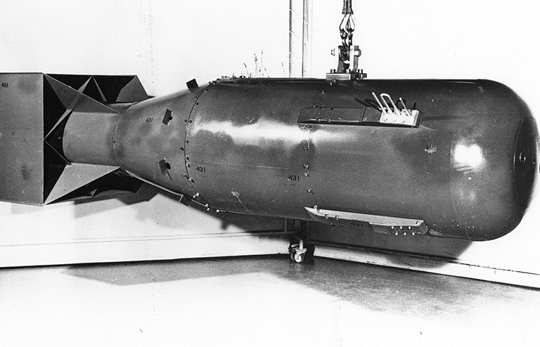 На фото: макет бомбы «Малыш», сброшенной на Хиросиму