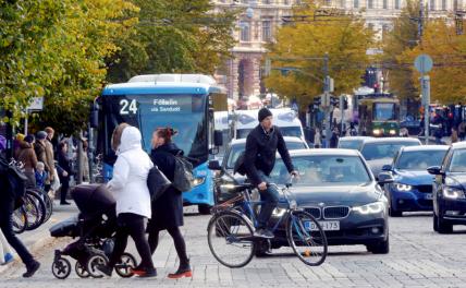 На фото: на одной из улиц Хельсинки, Финляндия. (Фото: Sari Gustafsson/MVphotos/Global Look Press) На фото: на одной из улиц Хельсинки, Финляндия. (Фото: Sari Gustafsson/MVphotos/Global Look Press)