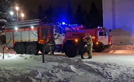 В Сергиевом Посаде горит колокольня Троице-Сергиевой лавры В Сергиевом Посаде горит колокольня Троице-Сергиевой лавры