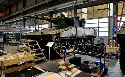 На Донбассе, под Курском и Харьковом «Рейнметалл» взялся оспорить истину, что БМП — братская могила пехоты На Донбассе, под Курском и Харьковом «Рейнметалл» взялся оспорить истину, что БМП — братская могила пехоты