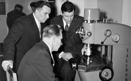 Сержант Глухов начинал со взятки, а потом помог нашей британской резидентуре годовой план «по секретам» выполнить Сержант Глухов начинал со взятки, а потом помог нашей британской резидентуре годовой план «по секретам» выполнить