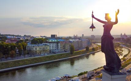 Квартиры забрать, самих выслать вон: Прибалтийские сестрицы прилично зарабатывают на депортации русских Квартиры забрать, самих выслать вон: Прибалтийские сестрицы прилично зарабатывают на депортации русских