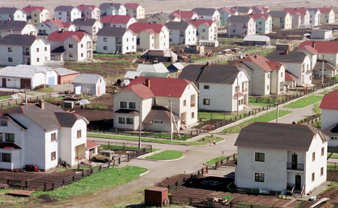 Уютно, как в казарме: «Человейники» бывают не только в городе, но и за его пределами Уютно, как в казарме: «Человейники» бывают не только в городе, но и за его пределами