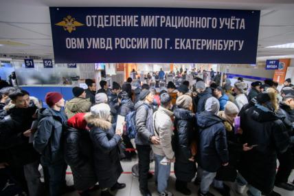 Везде бардак: МВД делает все, чтобы взбесился даже самый спокойный мигрант Везде бардак: МВД делает все, чтобы взбесился даже самый спокойный мигрант