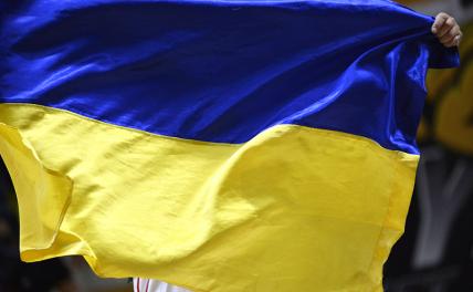 Украинский флаг сорвали со здания мэрии в польском городе Украинский флаг сорвали со здания мэрии в польском городе