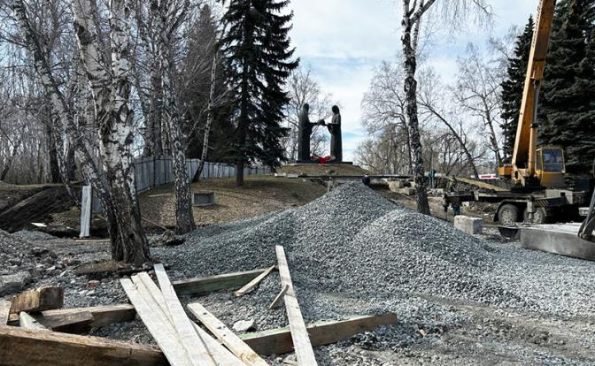 Заброшенная память: Мемориал в Челябинске встретит День Победы в неприглядном виде Заброшенная память: Мемориал в Челябинске встретит День Победы в неприглядном виде