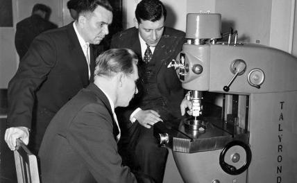 «Что вы себе позволяете? Как объясняться с Центром?.. Я вышел из кабинета резидента, словно побитая собака» «Что вы себе позволяете? Как объясняться с Центром?.. Я вышел из кабинета резидента, словно побитая собака»