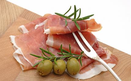 Названы неожиданные последствия употребления сырокопченой колбасы Названы неожиданные последствия употребления сырокопченой колбасы