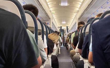 Эксперт Горбачев оценил возможность ввести в самолетах стоячие места Эксперт Горбачев оценил возможность ввести в самолетах стоячие места