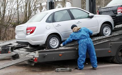 «Гранта», по-хорошему, должна стоит 500 тыс. Она стоит миллион, и «АвтоВАЗ» еще денег просит «Гранта», по-хорошему, должна стоит 500 тыс. Она стоит миллион, и «АвтоВАЗ» еще денег просит