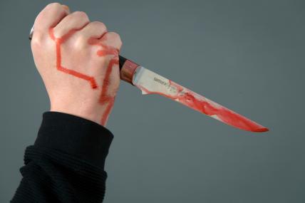 В Ленобласти неизвестный трижды ударил ножом подростка В Ленобласти неизвестный трижды ударил ножом подростка