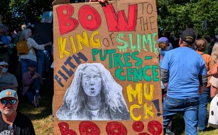 «США — не ваше королевство!»: Настя из Челябинска пыталась испортить Трампу именины «США — не ваше королевство!»: Настя из Челябинска пыталась испортить Трампу именины