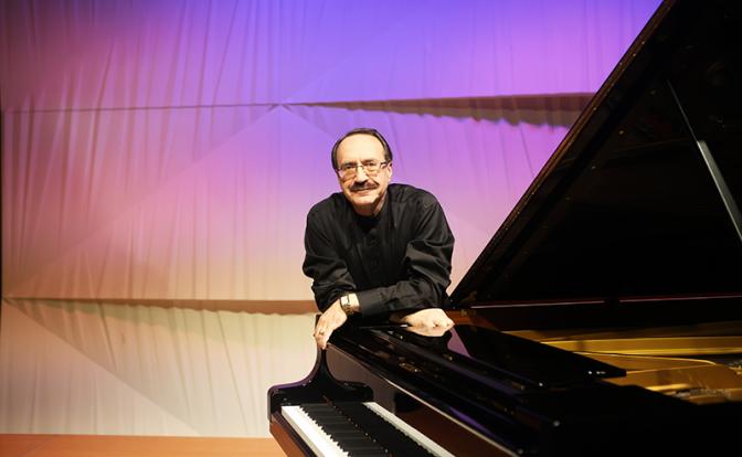 Даниил Крамер отмечает юбилей: Большой концерт «Игры в джаз» в Зеленом театре ВДНХ Даниил Крамер отмечает юбилей: Большой концерт «Игры в джаз» в Зеленом театре ВДНХ