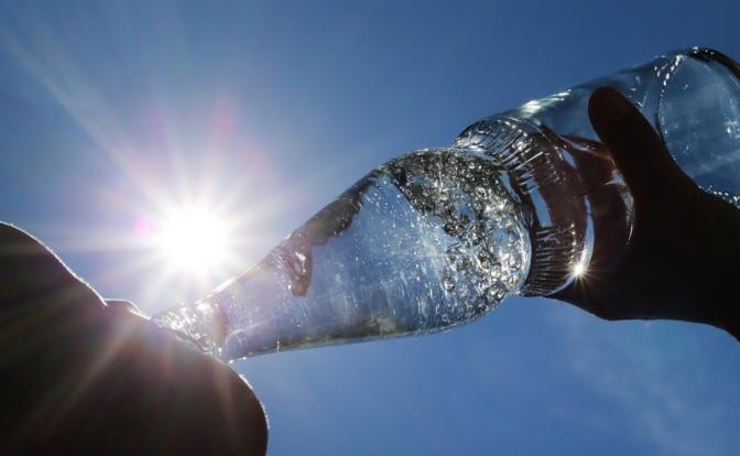 Россиянам рассказали, какие напитки нельзя пить в жару Россиянам рассказали, какие напитки нельзя пить в жару