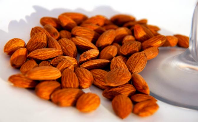 Роспотребнадзор рассказал о безопасной дозе миндаля Роспотребнадзор рассказал о безопасной дозе миндаля