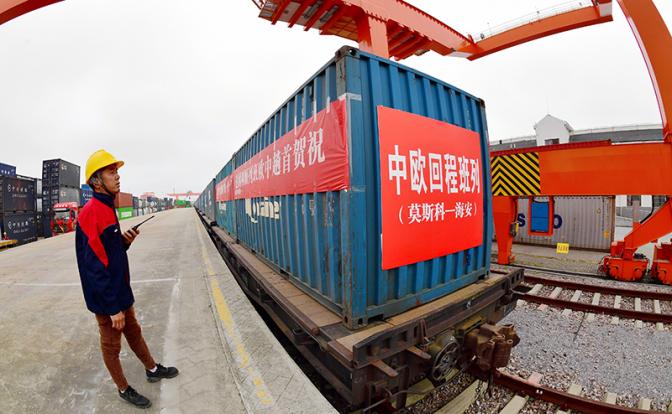 Трамп блефует. Запрет на российскую нефть сильнее всего ударит по США Трамп блефует. Запрет на российскую нефть сильнее всего ударит по США