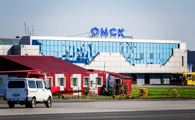 Авиаколлапс: в Омском аэропорту массово задерживаются рейсы по всем направлениям