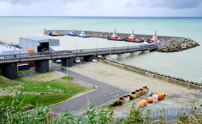 Новое нефтяное пятно в Черном море: Краснодарскому краю опять не повезло Новое нефтяное пятно в Черном море: Краснодарскому краю опять не повезло