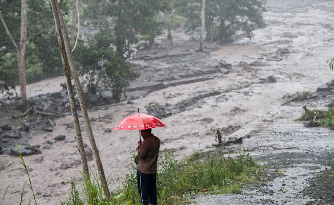 Бали смыло дождем: россияне прятались в отелях от потопа Бали смыло дождем: россияне прятались в отелях от потопа