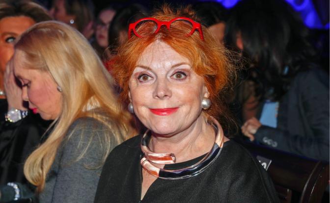 На фото: артистка эстрады Клара Новикова.