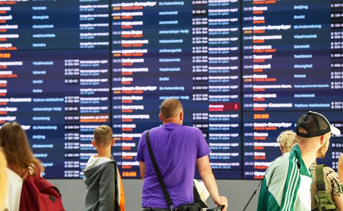 Коллапс в аэропортах: 200 рейсов отменили или перенесли из-за атак беспилотников и воздушных шаров Коллапс в аэропортах: 200 рейсов отменили или перенесли из-за атак беспилотников и воздушных шаров