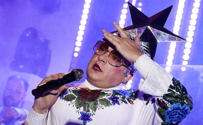 «Не бей его, он артист!»: Что должна спеть Верка Сердючка в поезде «Киев — Москва» «Не бей его, он артист!»: Что должна спеть Верка Сердючка в поезде «Киев — Москва»