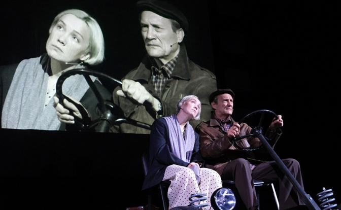 Советский хит «Три тополя на Плющихе» получил новую жизнь на Таганке Советский хит «Три тополя на Плющихе» получил новую жизнь на Таганке