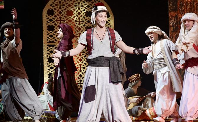 Музыкально-цирковое шоу «Волшебная лампа» представят на сцене Планеты КВН Музыкально-цирковое шоу «Волшебная лампа» представят на сцене Планеты КВН