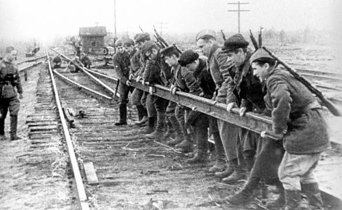 Радиограмма в Центр: «Поляки убивают русских партизан. Партизаны исчезают бесследно» Радиограмма в Центр: «Поляки убивают русских партизан. Партизаны исчезают бесследно»