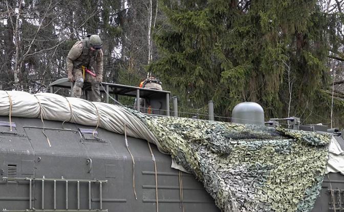 На Украине начинается паника: Киев и Львов приготовились встречать «Орешник» На Украине начинается паника: Киев и Львов приготовились встречать «Орешник»
