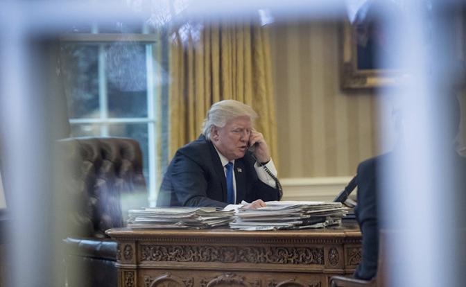 Политолог раскрыл возможную причину звонка Трампа Путину Политолог раскрыл возможную причину звонка Трампа Путину