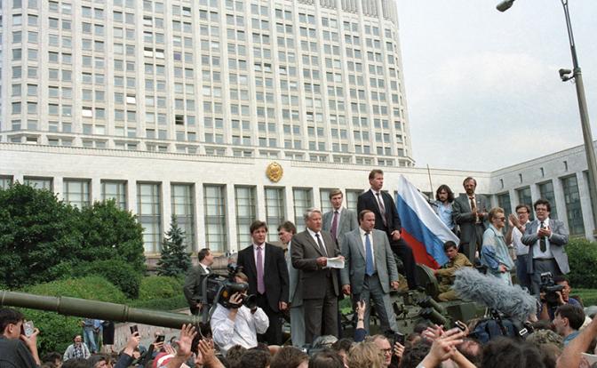 Ельцин на танке, Горбачев в Форосе, а через год — ваучеры: 35 лет назад Россию «вспутчило» так, что до сих пор аукается Ельцин на танке, Горбачев в Форосе, а через год — ваучеры: 35 лет назад Россию «вспутчило» так, что до сих пор аукается