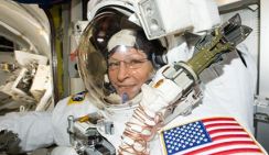 Астронавт Пегги Уитсон привезла с орбиты новый рекорд