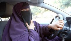 В Саудовской Аравии женщинам разрешили водить авто