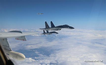 Китайские военные самолеты полетели над морем