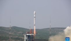 Китай запустил четыре новых спутника