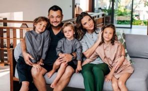 На фото: Сергей Жуков с женой и детьми