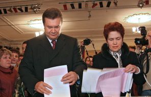 На фото: Виктор Янукович со своей супругой Людмилой