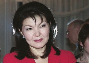 На фото: старшая дочь президента страны и глава национального медиахолдинга "Хабар" 40-летняя Дарига Назарбаева